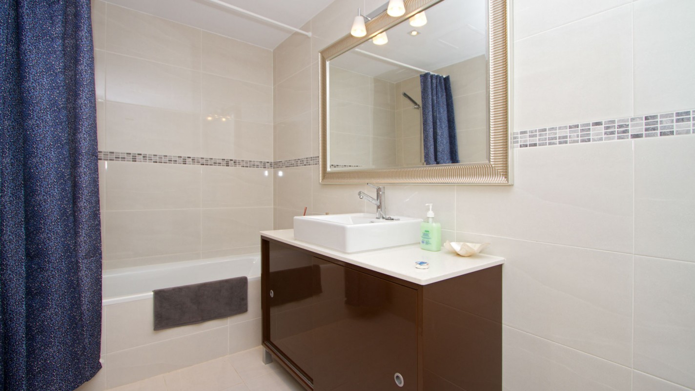 Siglo XXI - Arrecife - Roper Properties