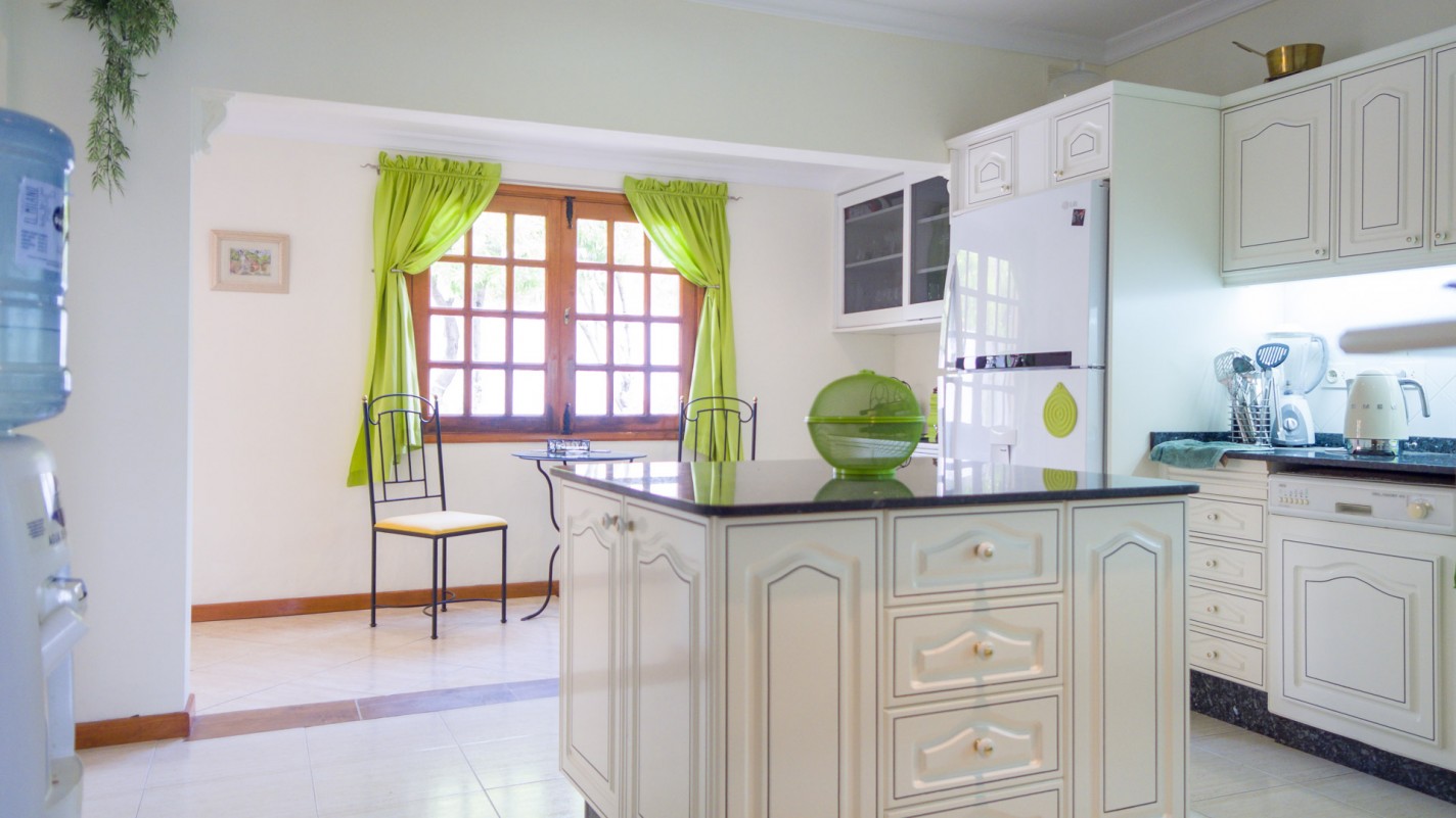 - Mácher - Roper Properties