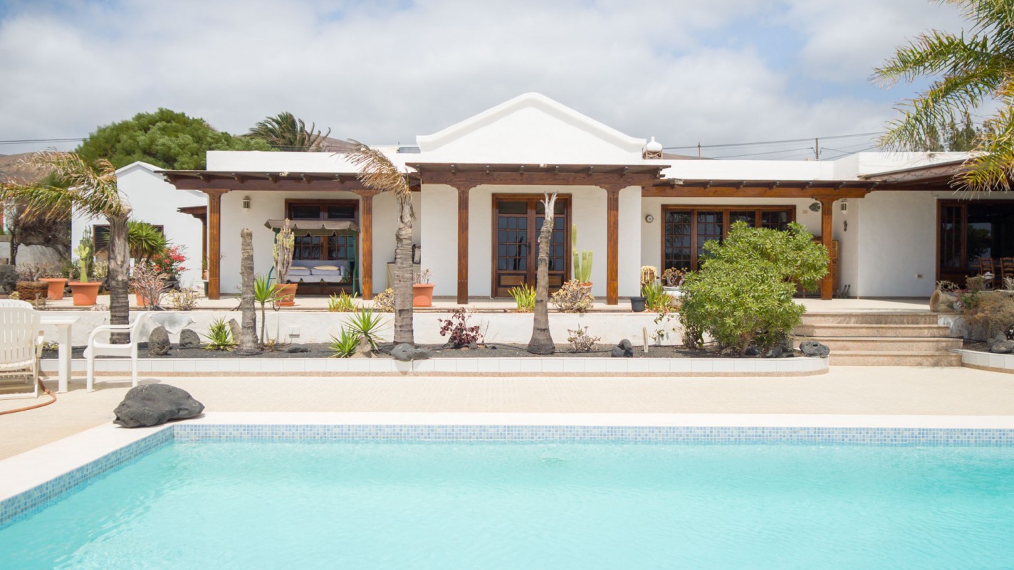 - Mácher - Roper Properties