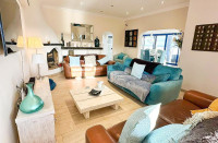 6 Bedroom  House / Villa 3