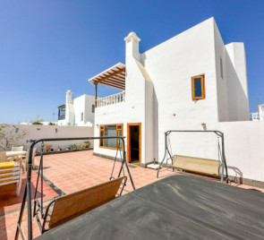 3 Bedroom  House / Villa 5