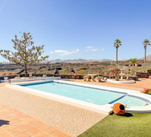 3 Bedroom  House / Villa 4