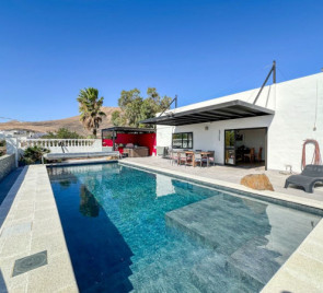 3 Bedroom  House / Villa 4