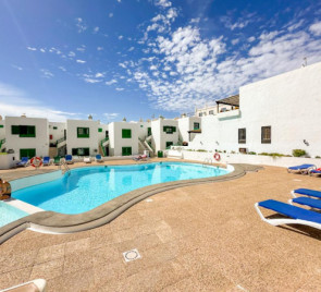 2 Bedroom  House / Villa 4