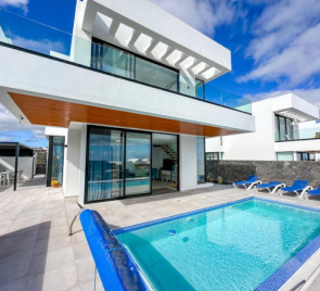 4 Bedroom  House / Villa 1