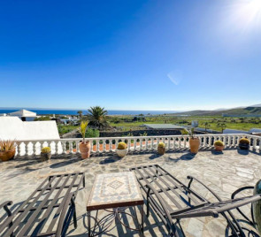 5 Bedroom  House / Villa 1