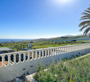 5 Bedroom  House / Villa 4