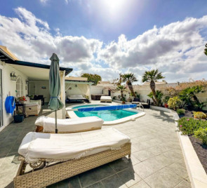 3 Bedroom  House / Villa 4