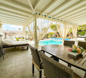 3 Bedroom  House / Villa 5