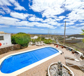 5 Bedroom  House / Villa 1