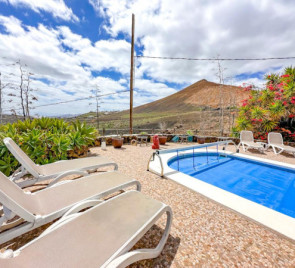 5 Bedroom  House / Villa 4