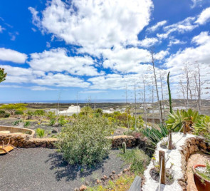 5 Bedroom  House / Villa 5