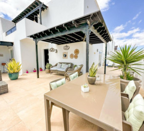 3 Bedroom  House / Villa 5