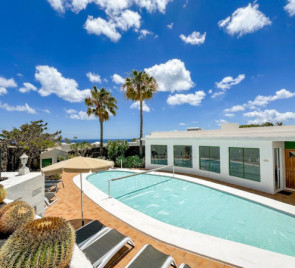 10 Bedroom  House / Villa 1