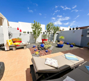 3 Bedroom  House / Villa 4