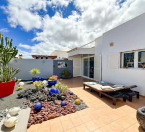 3 Bedroom  House / Villa 5