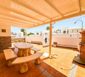 2 Bedroom  House / Villa 4