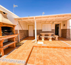 2 Bedroom  House / Villa 5